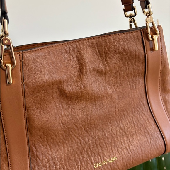Calvin Klein Ellie Novelty Large Triple Compartment Brown Leather Shoulder Bag - Picture 7 of 16